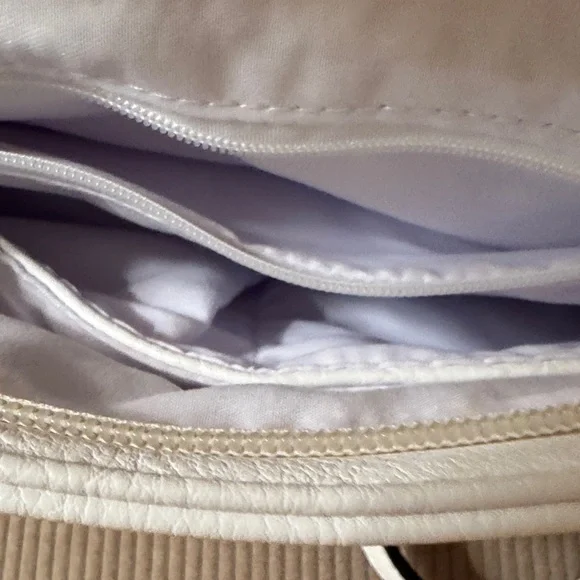 White Crossbody Bag with Gold Accent~NWOT - Picture 3 of 3